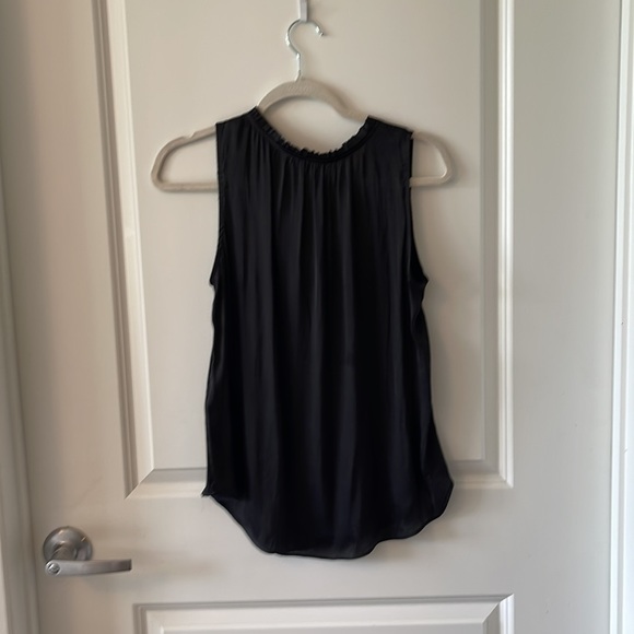 Black Banana Republic top with ruffle v neck size small - Picture 2 of 3